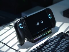 L'Asus ROG Xbox Ally X est équipé de l'APU AMD Ryzen Z2 Extreme. (Source de l'image : Alex Waetzel pour NotebookcheckReviews sur YouTube)