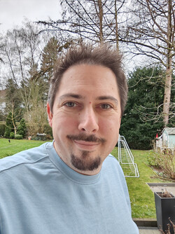 Selfie avec la caméra frontale du Magic V2 RSR