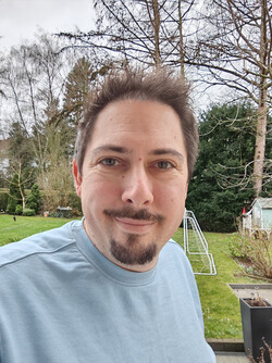 Selfie avec la caméra frontale du Magic V2 RSR