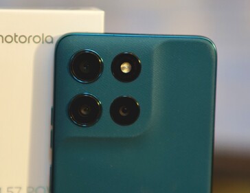 Le module de la caméra est intégré de manière transparente avec une courbe élégante.