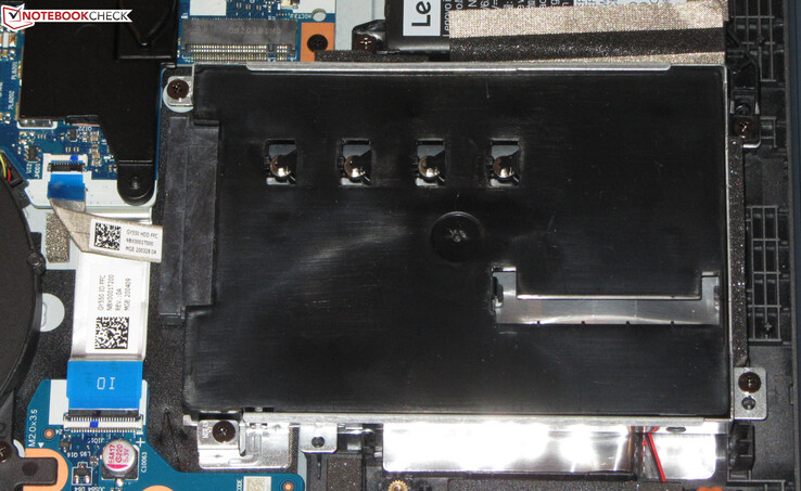 Le Lenovo Legion 5 possède un espace pour un disque de 2,5 pouces (l'image montre un disque factice).