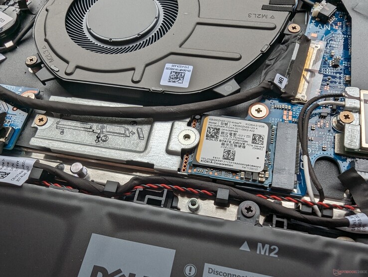 Un seul emplacement M.2 prend en charge 2242 ou 2280 disques SSD