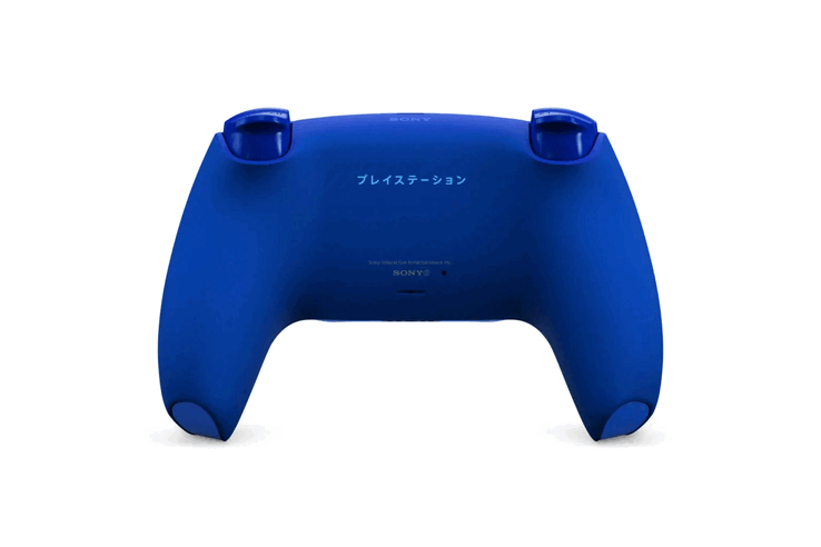 Au dos de la nouvelle manette, vous remarquerez des caractères Katakana épelant 