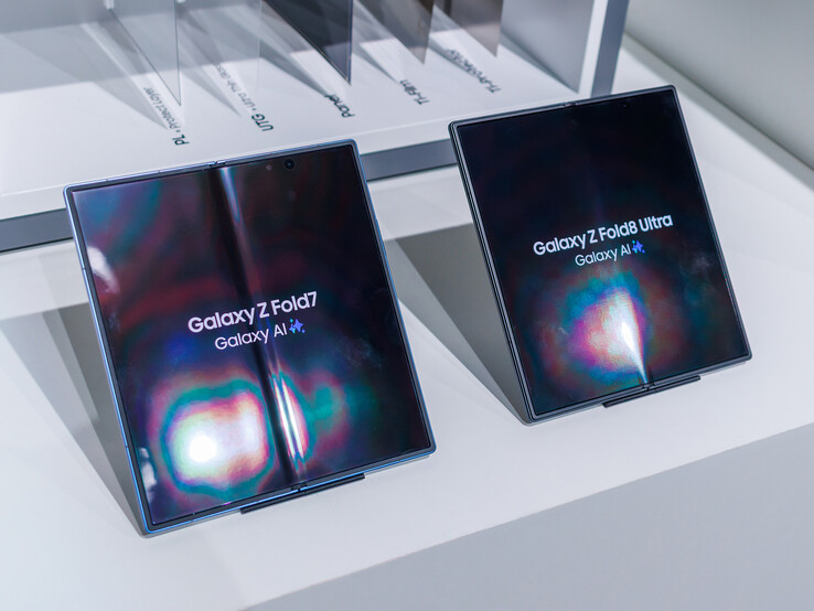 Par rapport au Galaxy Z Fold7, le bord pliable du Fold8 Ultra est plus plat.