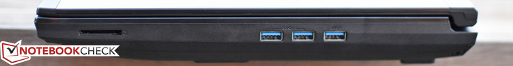 Côté droit : lecteur de carte, 3 USB 3.1.