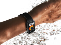 Le Smart Band 11 Active sera disponible dans le monde entier dans les coloris Noir, Gris et Rose Pomelo.