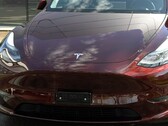 Giga Berlin Model Y dans la nouvelle couleur Midnight Cherry Red (image : Vision E Drive/YT)