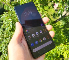 Le Xperia 5 III est l&#039;un des deux smartphones Sony désormais éligibles pour Android 12. (Image source : NotebookCheck)