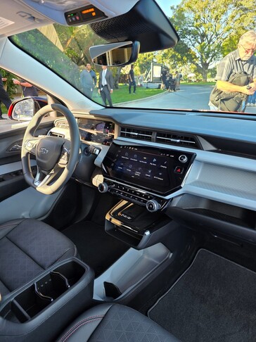 L'intérieur de la nouvelle Chevy Bolt. (source de l'image : GM Authority)
