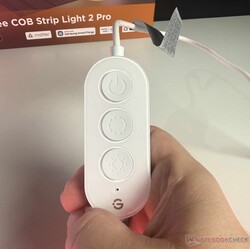 Le boîtier de commande situé à l'extrémité de la bande lumineuse