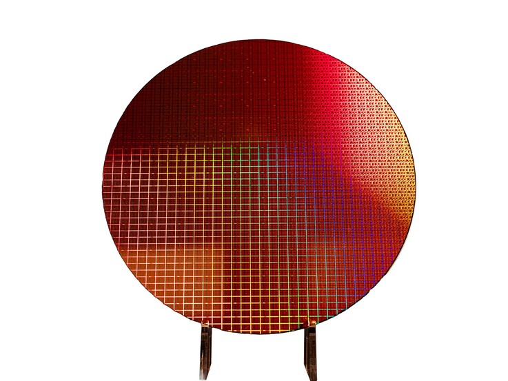 Une plaquette de l'APU Intel Panther Lake Core Ultra 300.