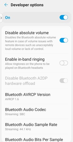 Lorsque l'option Disable Absolute Volume est activée, les réglages du volume du système et du casque peuvent être effectués séparément, ce qui permet d'ajuster le volume à un niveau très bas. (Source de l'image : Notebookcheck)