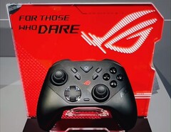 La manette sans fil Xbox ROG Raikiri II présentée à la Gamescom. (Source de l'image : Asus ROG)