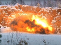 Un Finlandais ne voulait pas payer le remplacement coûteux de sa batterie, il a donc décidé de se débarrasser de sa Tesla Model S avec fracas (Image : Pommijätkät)