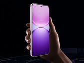 Le Y600K Turbo est identique au Y600 Turbo. Sur l’image : une photo promotionnelle retouchée montrant l’avant du téléphone.