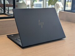 La batterie plus grande, l&#039;écran IPS 60 Hz à plus faible résolution et le processeur Lunar Lake économe en énergie contribuent tous à prolonger l&#039;autonomie de la batterie de manière significative (Source : Notebookcheck)