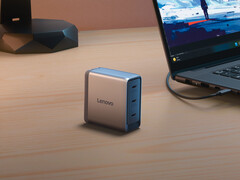 Le chargeur USB-C 100W GaN à ports multiples est proposé en deux options de couleur. (Source de l'image : Lenovo)