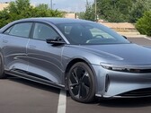 La Lucid Air Grand Touring dispose d'une autonomie impressionnante de 480 miles. (Source de l'image : TFLEV via YouTube)