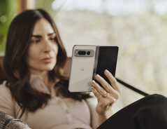 Certaines précommandes de Pixel Fold se voient désormais attribuer une date de livraison en août 2023. (Source de l'image : Google)