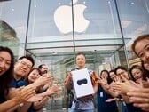 Le Vision Pro connaît un démarrage mitigé, mais Apple fonctionne avec des lunettes intelligentes. (Source de l'image : Apple)