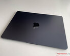 Le Apple MacBook Air M2 dans la nouvelle couleur Midnight est apparemment sujet aux rayures et aux éraflures (Image : Notebookcheck)