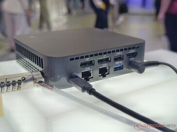 Ports arrière de l'Asus ExpertCenter PN54 (source d'image : Notebookcheck)