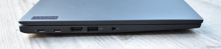 A gauche : USB 4, USB-C 3.2 Gen 2, HDMI, USB-A 3.2 Gen 1, audio 3.5mm