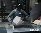 Une capture d'écran du livestream montre la figure AI 03 en train de trier des colis.