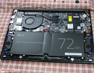 Internes du LG Ultra PC 14 : la batterie n'est pas collée.