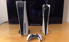La PS5 Slim semble beaucoup plus compacte que la PS5 originale dans une vidéo de comparaison en réalité augmentée. (Source de l'image : rtql8d)