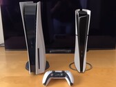 La PS5 Slim semble beaucoup plus compacte que la PS5 originale dans une vidéo de comparaison en réalité augmentée. (Source de l'image : rtql8d)