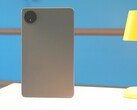 Le boîtier est assez peu spectaculaire, mais Xiaomi y installe une batterie puissante et un écran lumineux (Image source : Notebookcheck)