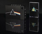 Le coffret collector « We Are Rewind x Pink Floyd » comprend un lecteur de cassettes en édition limitée et l'édition du 50e anniversaire de *The Dark Side of the Moon*.