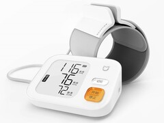 Le tensiomètre électronique intelligent Xiaomi Mijia est doté d&#039;un brassard à clipser. (Image source : Xiaomi)