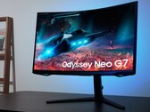 L'Odyssey Neo G8 a une courbure de 1000R et un taux de rafraîchissement de 165 Hz, entre autres caractéristiques. (Image source : Samsung)