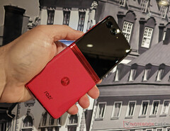 Plusieurs unités de vente au détail du Razr 40 Ultra ne peuvent pas aller au-delà de leur logiciel de lancement. (Source de l'image : Notebookcheck)