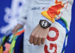 La montre Tudor Black Bay Chrono Carbon 26 est étanche à 200 m (660 pieds)