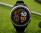 Les smartwatches Garmin Approach S44 (photo) et Approach S50 ont reçu de nouvelles mises à jour stables. (Source de l'image : Garmin)