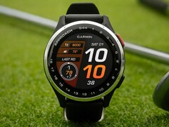 Les smartwatches Garmin Approach S44 (photo) et Approach S50 ont reçu de nouvelles mises à jour stables. (Source de l&#039;image : Garmin)