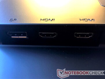 Ports en bas à gauche : DisplayPort 1.4, 2x HDMI 2.1