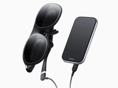 Les lunettes Rokid AR Spatial connectées à leur contrôleur externe. (Source de l'image : Rokid)