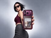 La coque Ugreen Magic E Ink Screen Case ajoute un écran à l'arrière de l'iPhone 18 Pro pour afficher des photos.