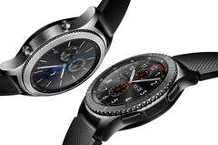 Samsung continue de mettre à jour ses anciennes smartwatches, souvent des années après leur sortie. (Image source : Samsung)