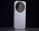 Il semble que le Xiaomi 17 Ultra sera disponible en quatre coloris. Sur la photo : l'option violette. (Source de l'image : Lu Weibing)