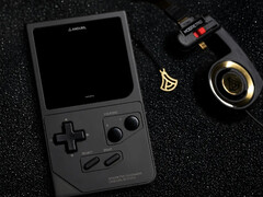 Le tout nouveau Chromatic de ModRetro est fabriqué dans le même métal que celui utilisé pour les drones d'attaque. (Source de l'image : ModRetro)