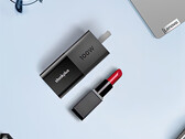 Le dernier chargeur d'ordinateur portable de Lenovo mise sur un facteur de forme compact. (Image source : Lenovo)