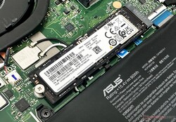 Le SSD NVMe PM9A1 de Samsung subit un ralentissement important en cas de charge constante