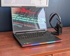 L'écran OLED Raider 16 Max HX peut être visuellement époustouflant, mais il lui manque certaines caractéristiques courantes