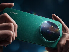 Le Xiaomi 17 Ultra dans l'une de ses couleurs de lancement.