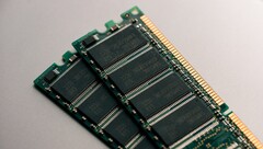 Les prix de la mémoire vive DDR4 et des autres types de mémoire pourraient baisser beaucoup plus rapidement que prévu (Image : Harrison Broadbent)